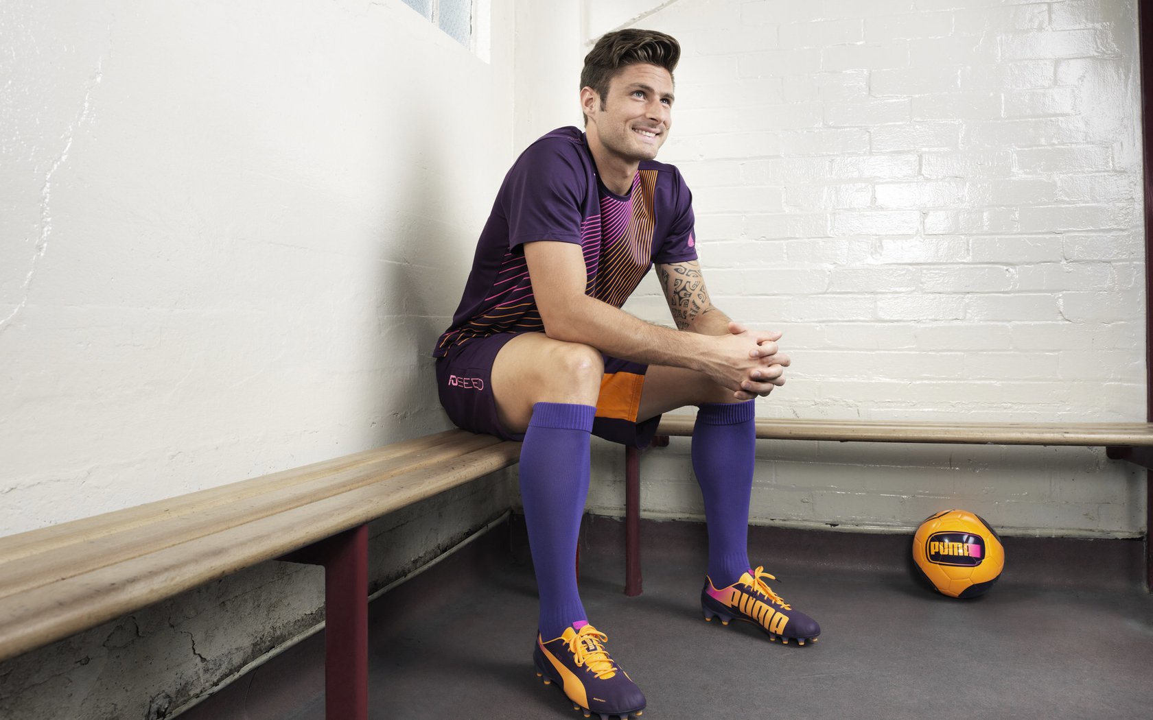 莎拉波娃重要时刻败北，巴塞罗那带队取胜！赛场气氛高涨